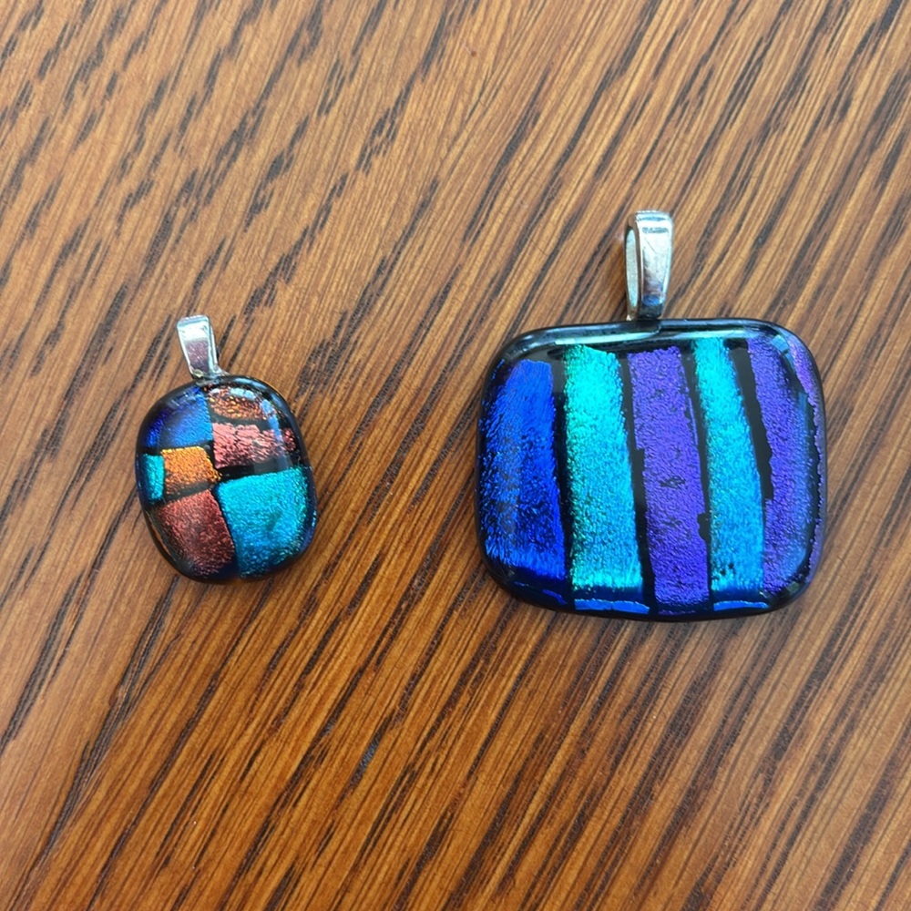 Pendants with matching earrings - Picture 3 of 6